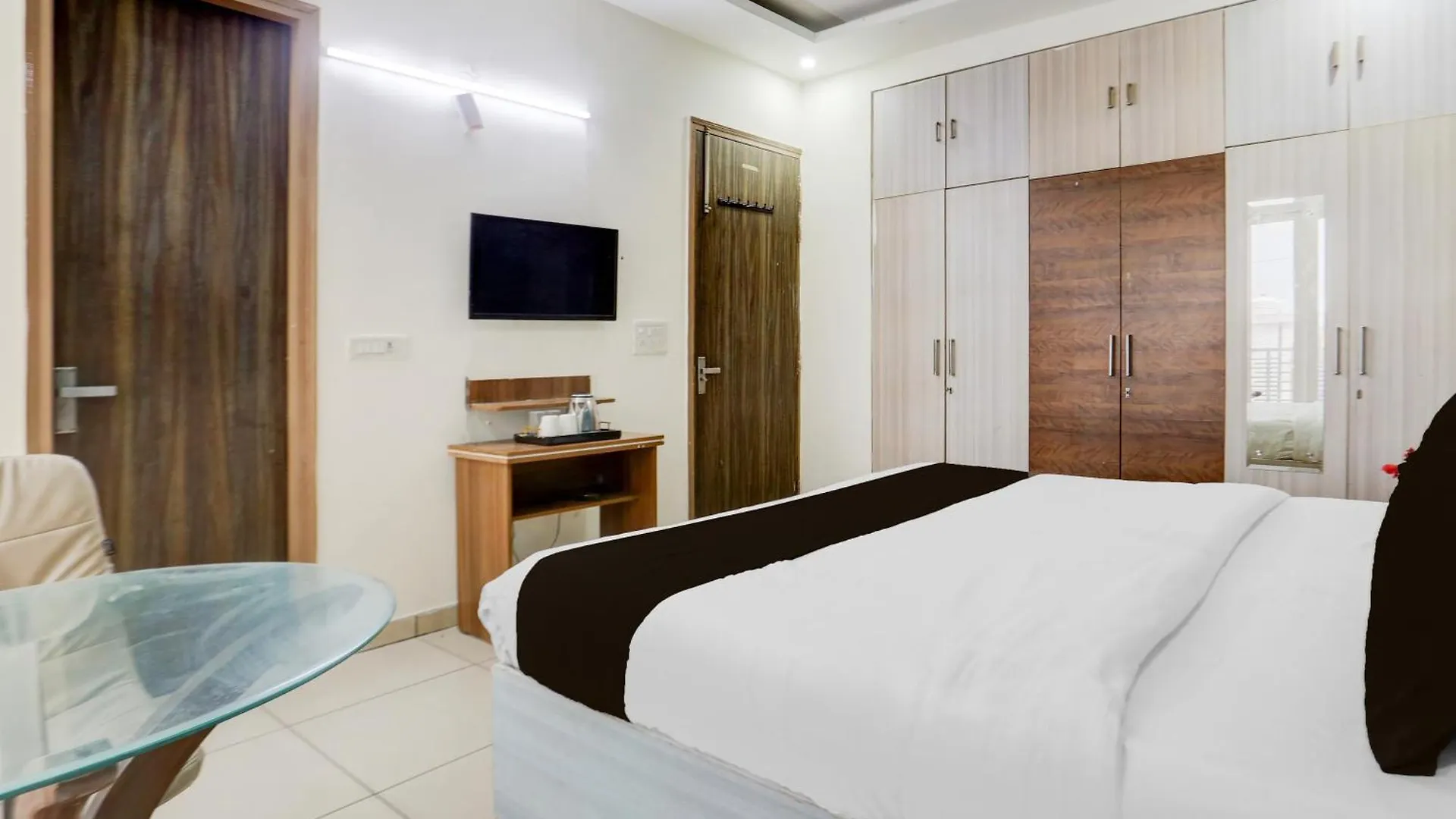 Super Hotel O Subhash Chowk Near Medanta Hospital Formerly L B Residency Gurgaon